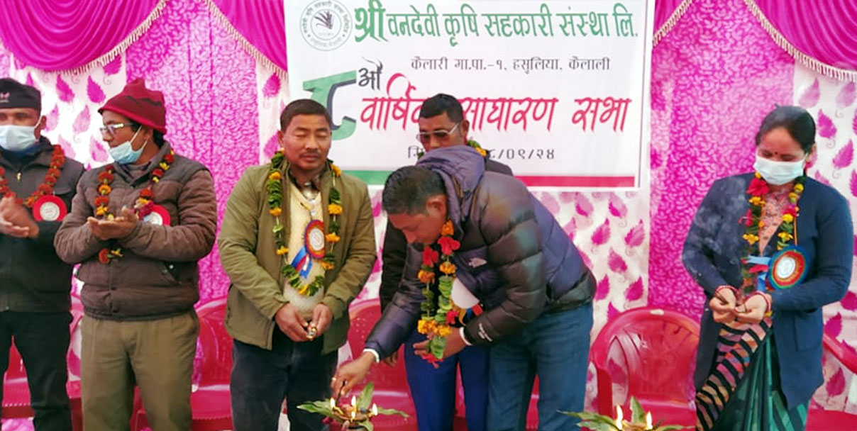 वनदेवी सहकारी संस्थाके आठौं वार्षिक साधारण सभा