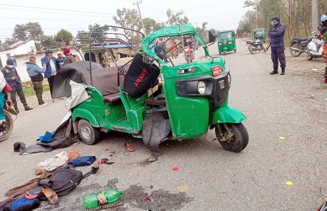 मोटरसाईकल ओ अटो एकआपसमे टक्राके अटो चालकके मृत्यु