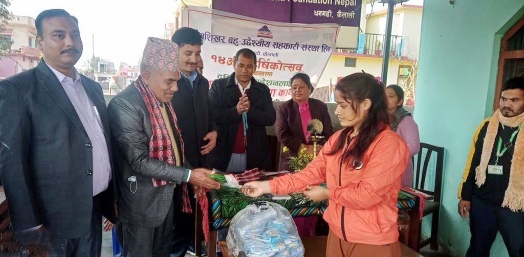 हिमशिखर सहकारीसे असायहे खाद्य सामग्री