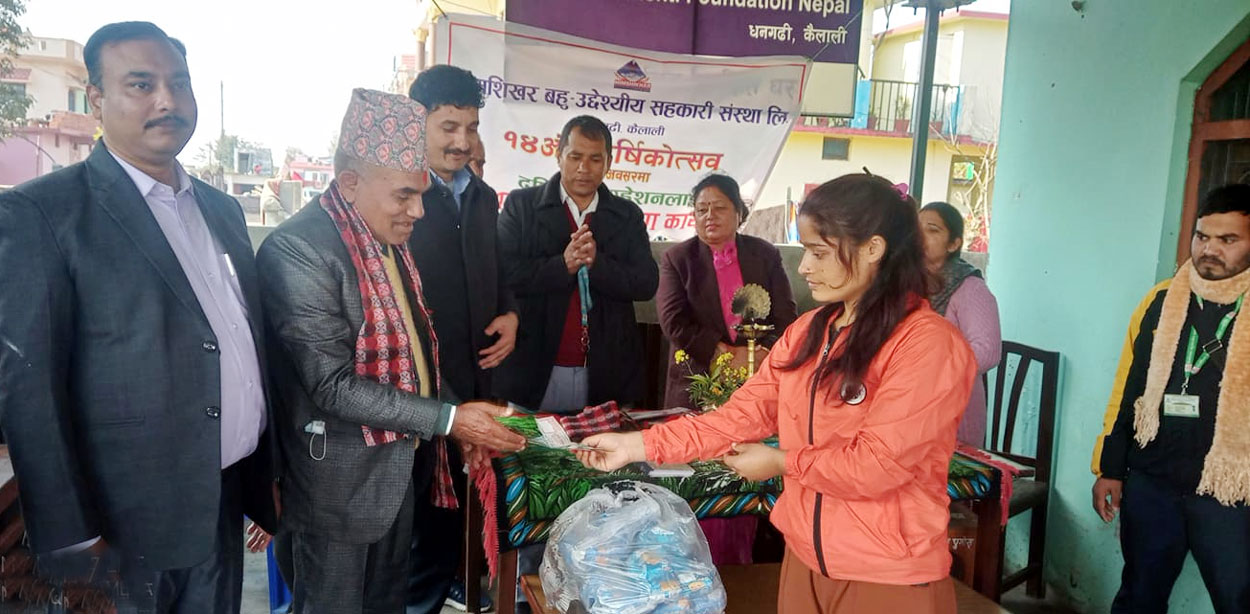 हिमशिखर सहकारीसे असायहे खाद्य सामग्री