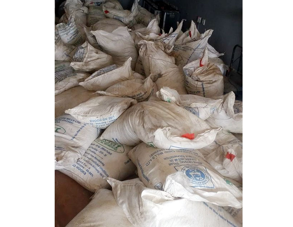 ६४ कट्टा चिनी बरामद