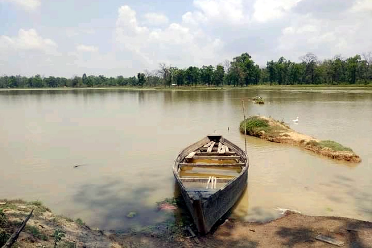 पर्यटक लोगनके लोभ्यइटी पुरैना टलुवा