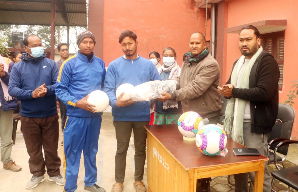 युवाहुकनहे खेलकुदके सामग्री