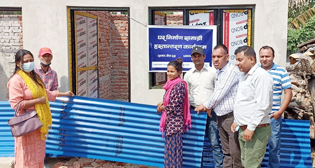 चौधरी फाउण्डेशनसे विपन्न परिवारहे जस्तापाता सहयोग