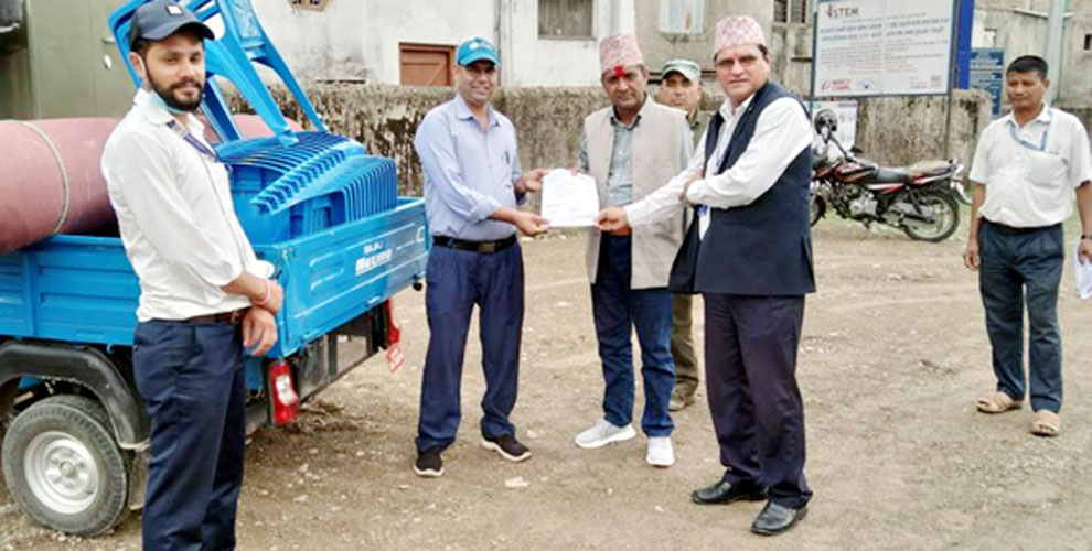 विपद् व्यवस्थापनके लाग सामग्री हस्तान्तरण