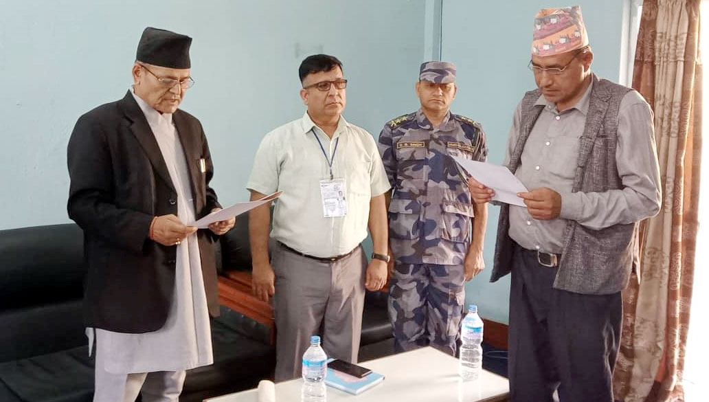 चुरेके नवनिर्वाचित अध्यक्ष बोगटीसे सपथग्रहण