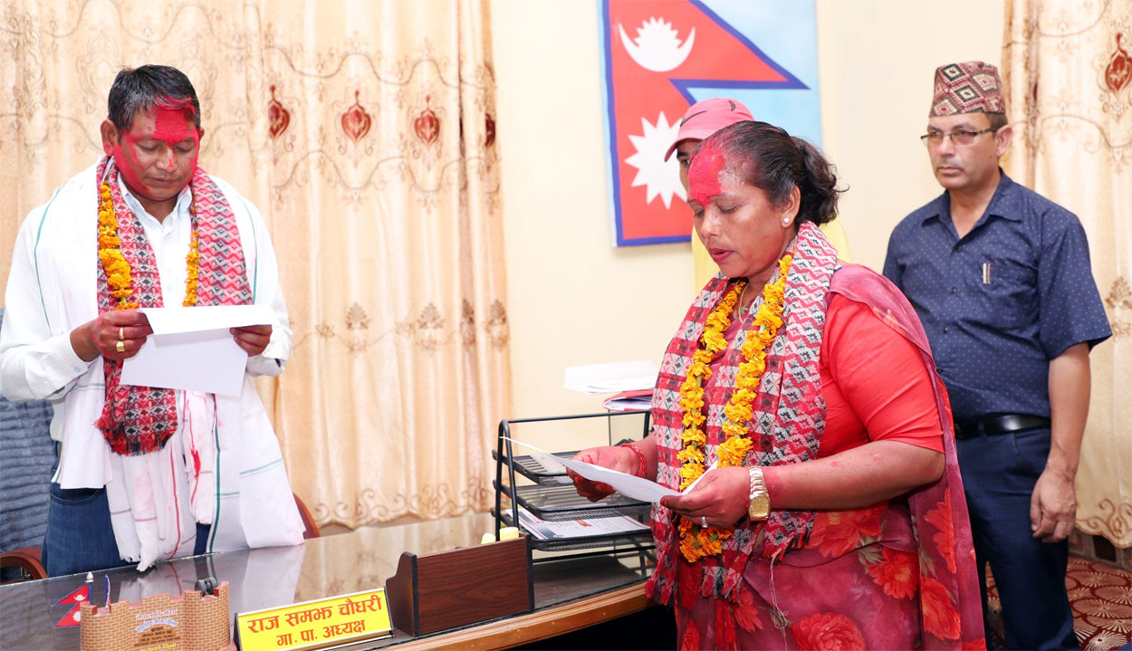 नवनिर्वाचित अध्यक्ष, उपाध्यक्षसे पदभार ग्रहण