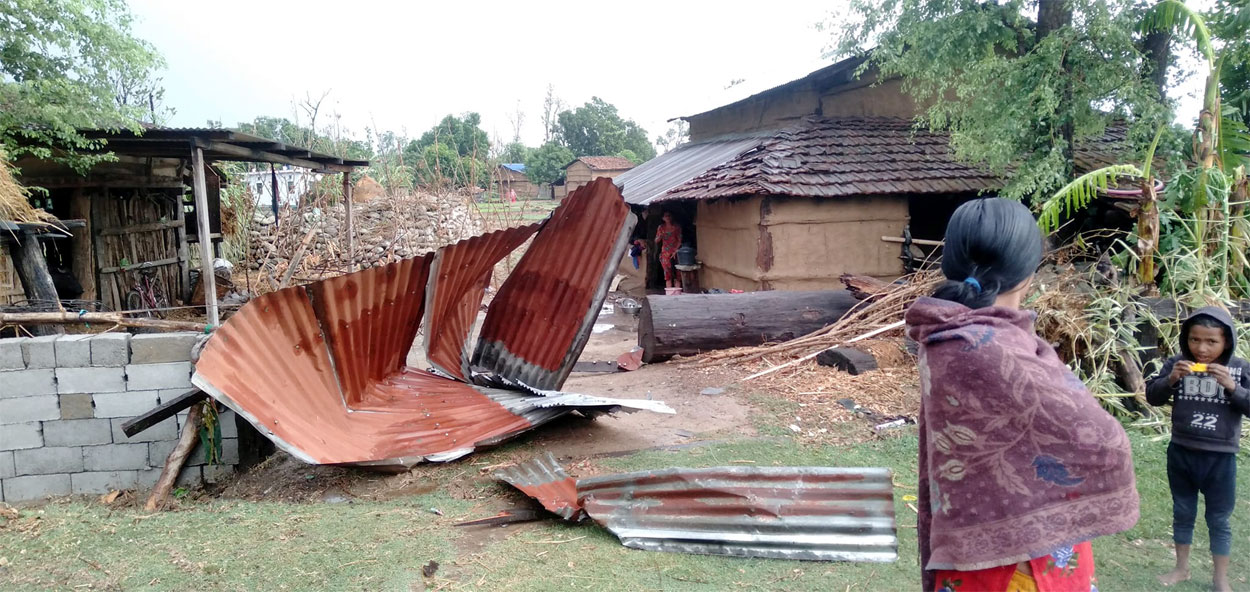 कैलालीमे हावाहुरीले टमान घरमे क्षति