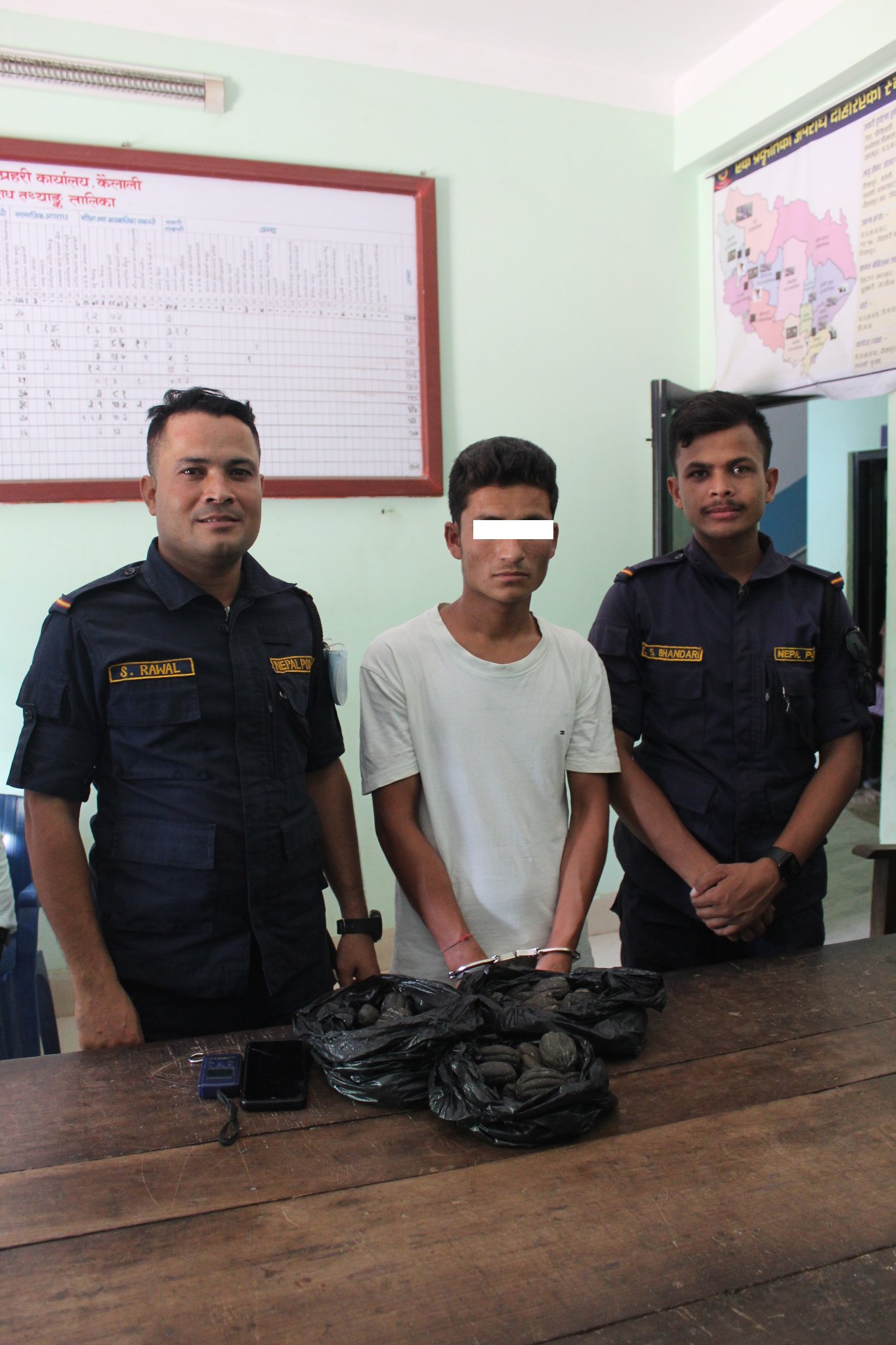 लागु औषधसहित २ जाने पक्राउ