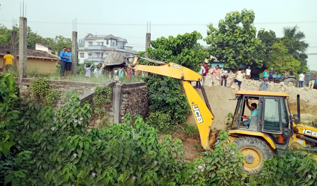नाला अतिक्रमण हटैटी उपमहानगरपालिका
