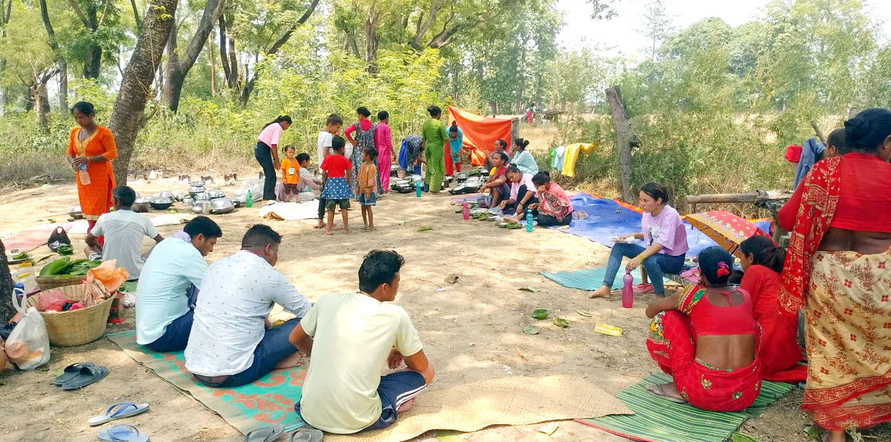 उर्मा गाउँमे अइसिक मनैलैं भजहर