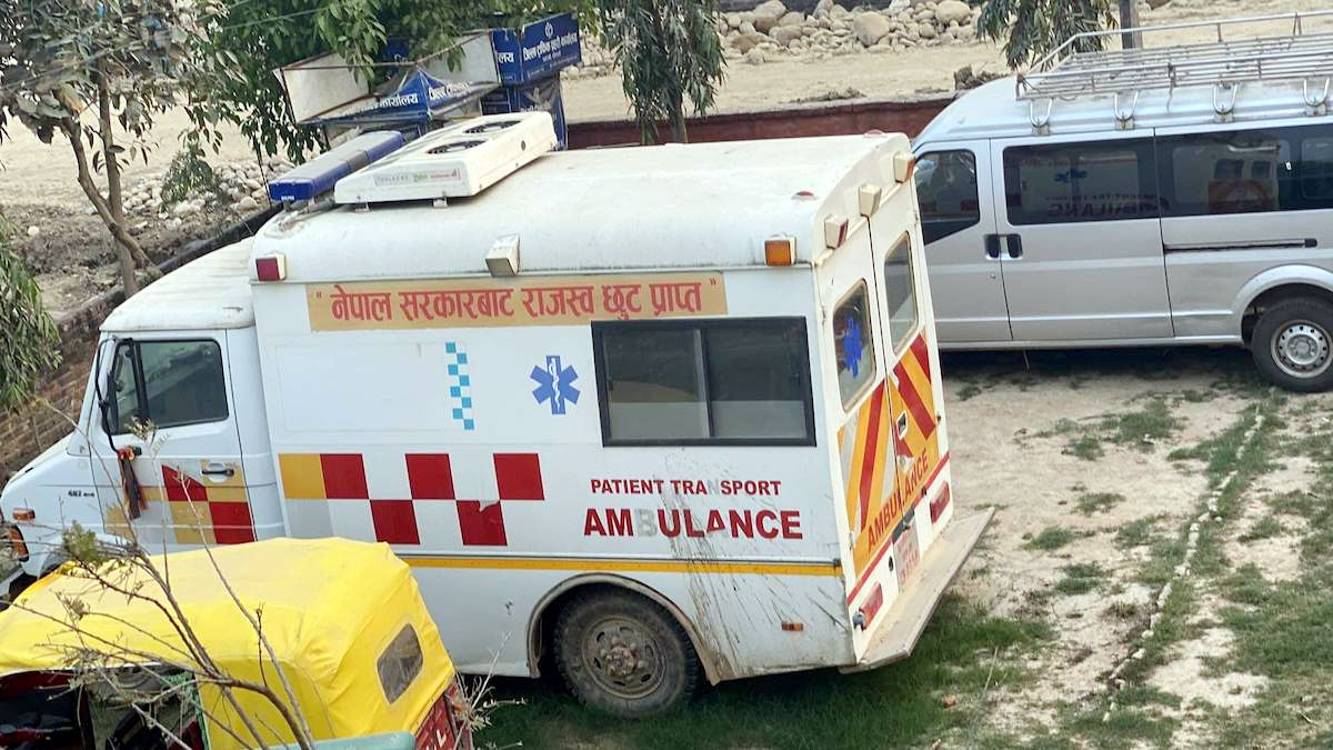 पञ्चेश्वरके एम्बुलेन्स पाँच महिनासे धनगढीमे