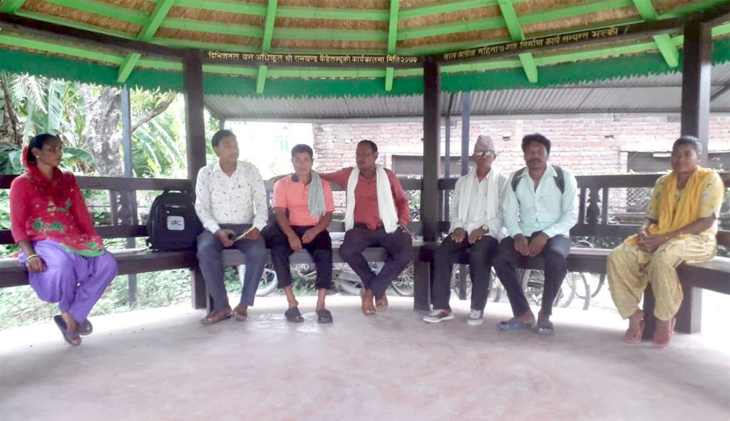 अभिन टेन्ट टरे बैठ्ना बाध्यता