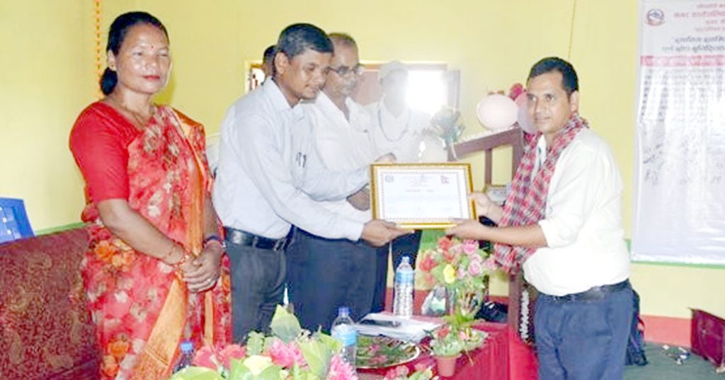 घोडाघोडीके उत्कृष्ट ७ कर्मचारी सम्मानित