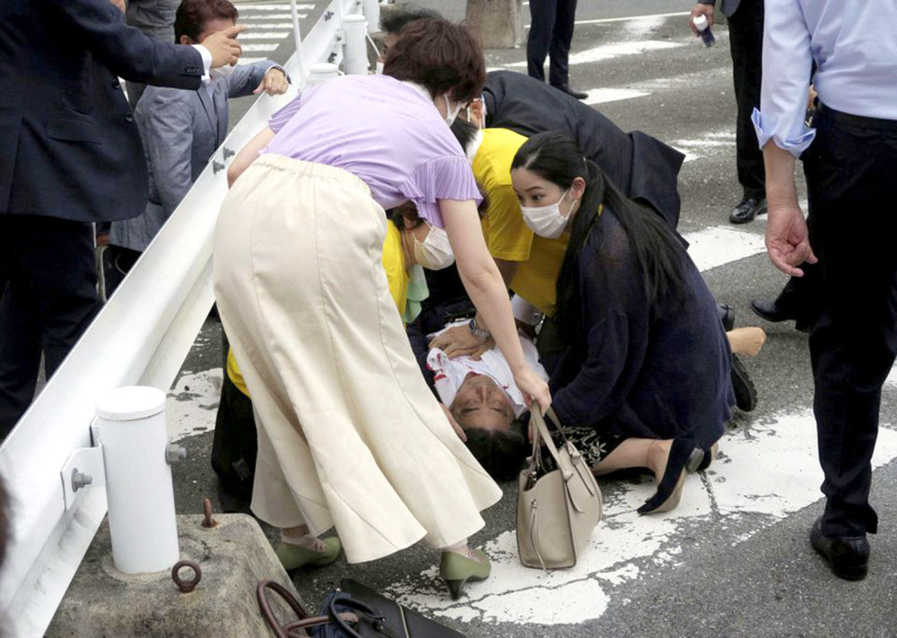 गोली प्रहारसे घाहिल जापानके पूर्वप्रधानमन्त्री आबेके निधन