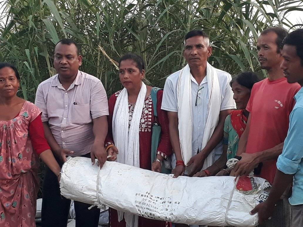 बाढसे विस्थापित परिवारहे प्लाष्टिक घर, नल्का, अस्थायी चर्पी हस्तान्तरण