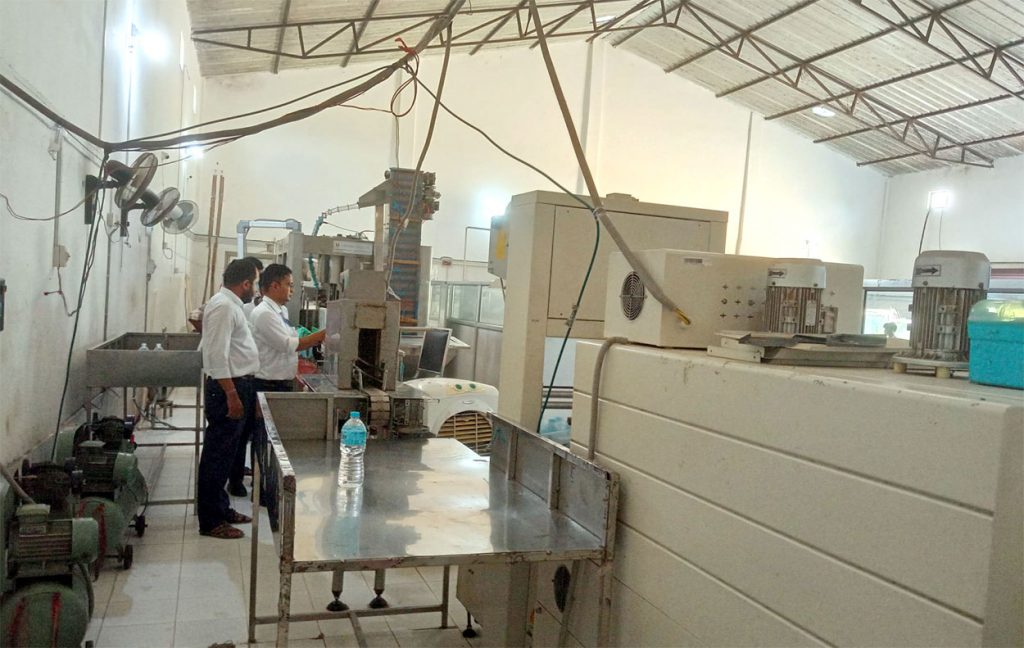 पानीक बोतलमे मकरा रहल वाटर उद्योगके उत्पादन रोक्का