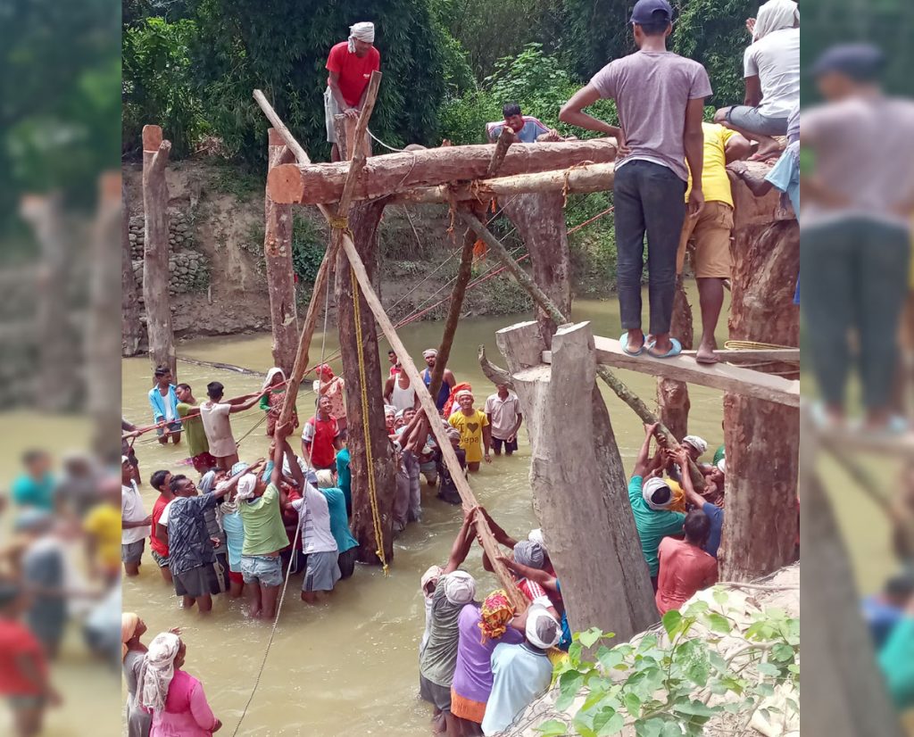 कटैनी पुल निर्माणमे जुट्लै स्थानीय