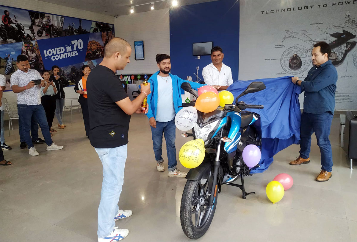 पल्सर एनएस १२५ बजारमे