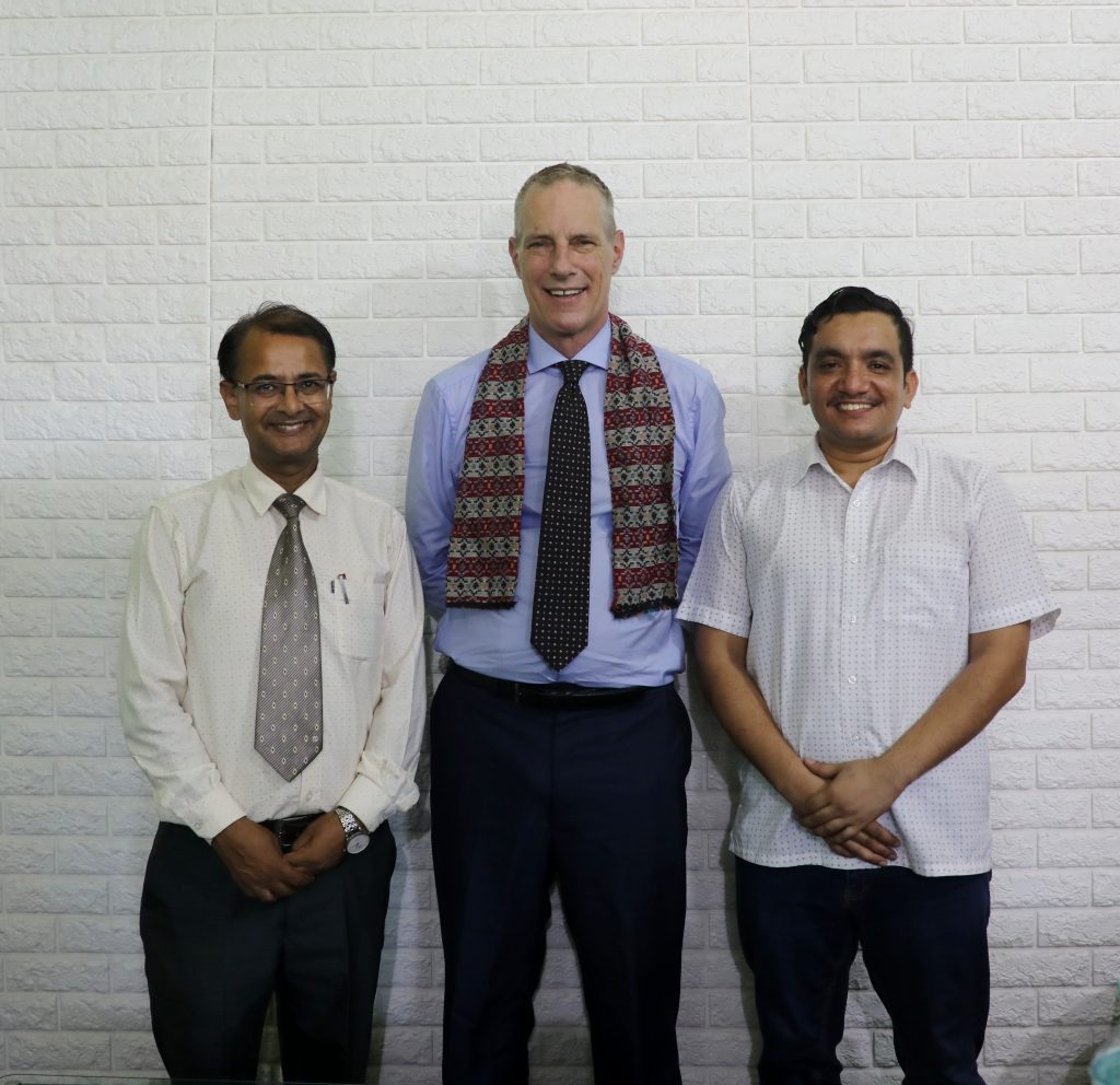 मध्यपूर्वके उत्कृष्ट विश्वविद्यालयके प्राध्यापक एसपीए कलेजमे पह्रैना