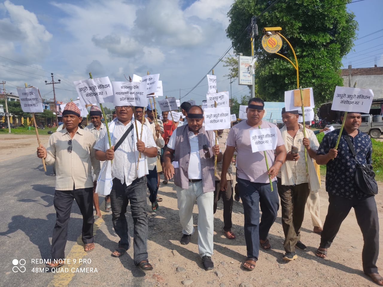 कहु खुशीयाली, कहु विरोध