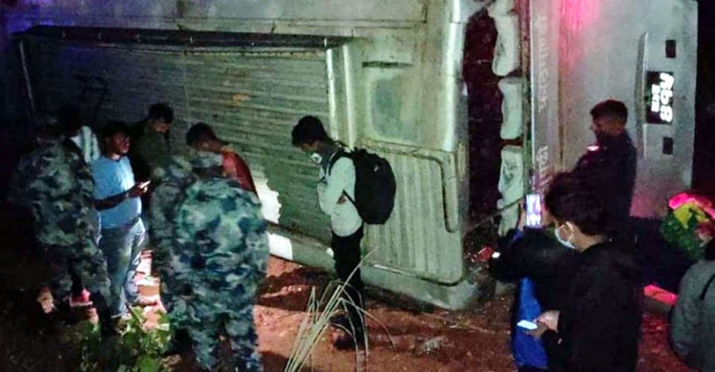 बस दुर्घटनामे २३ जाने घाहिल