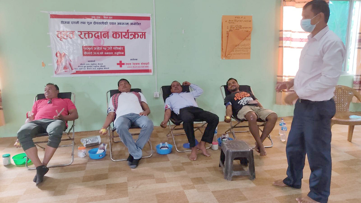 गाउँपालिका अध्यक्षसहित ४६ जनहनसे रक्तदान