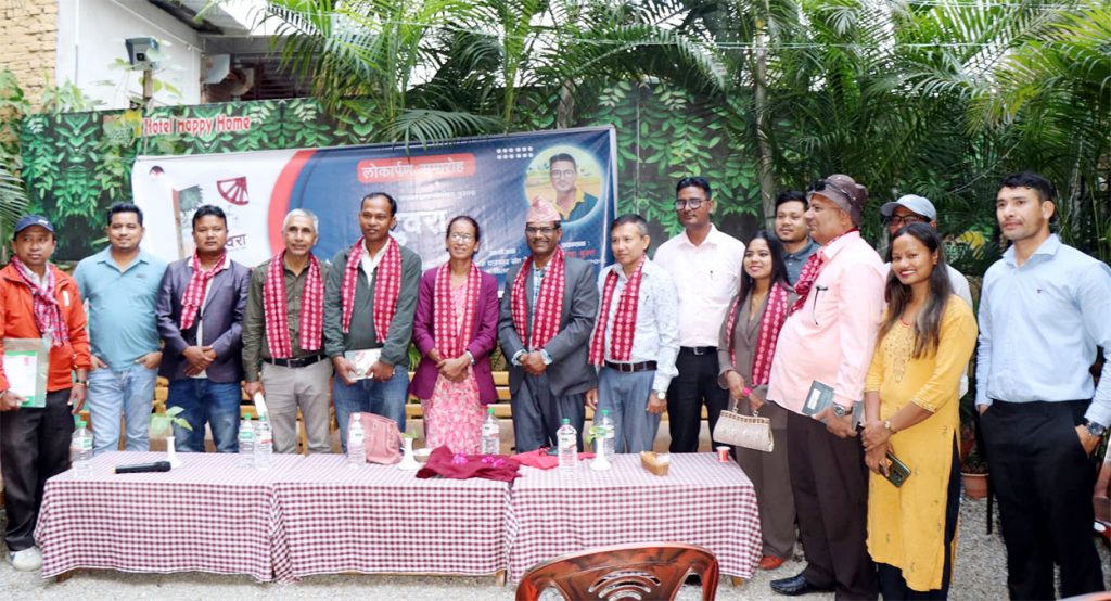 मनोज थारूके ‘टुवरा’ बजारमे