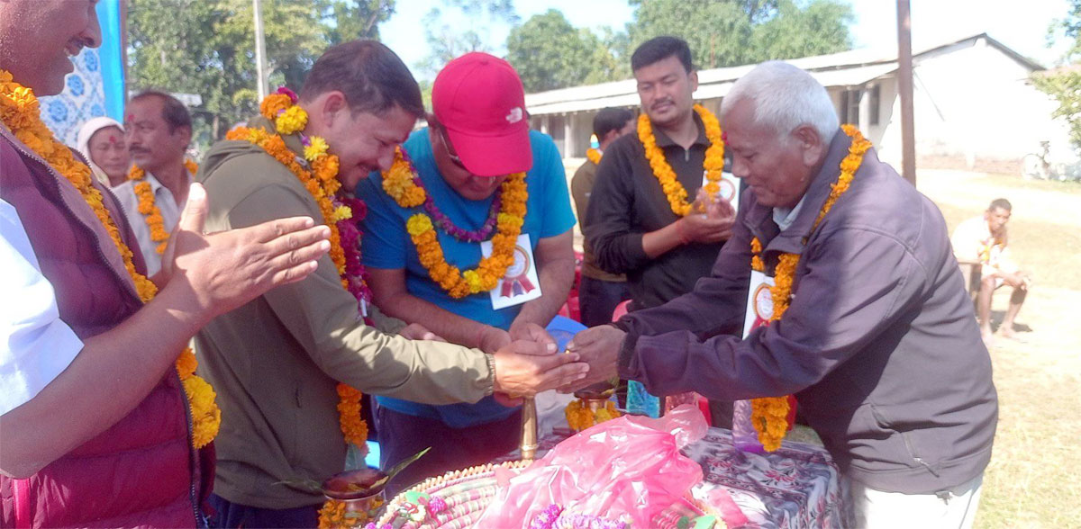 विद्यालयके ३ कोठे भवन शिलान्यस