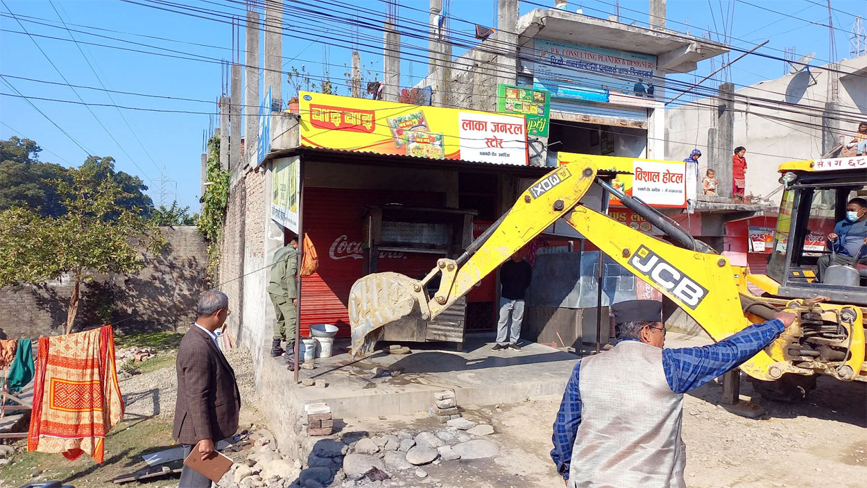 अत्तरियामे अतिक्रमण संरचना भत्कैना सुरु