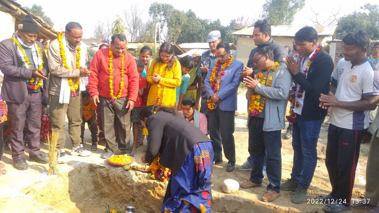 विपतपुर आगलागी पीडितके घर निर्माण सुरु
