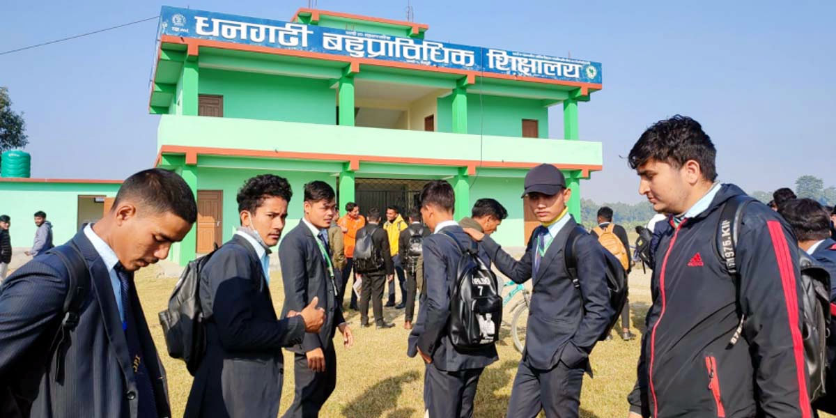 धनगढी बहुप्राविधिक शिक्षालयमे तालाबन्दी