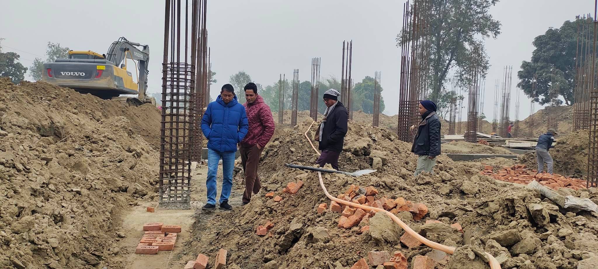 कैलारीमे निर्माणाधिन १५ शैया अस्पतालके अनुगमन
