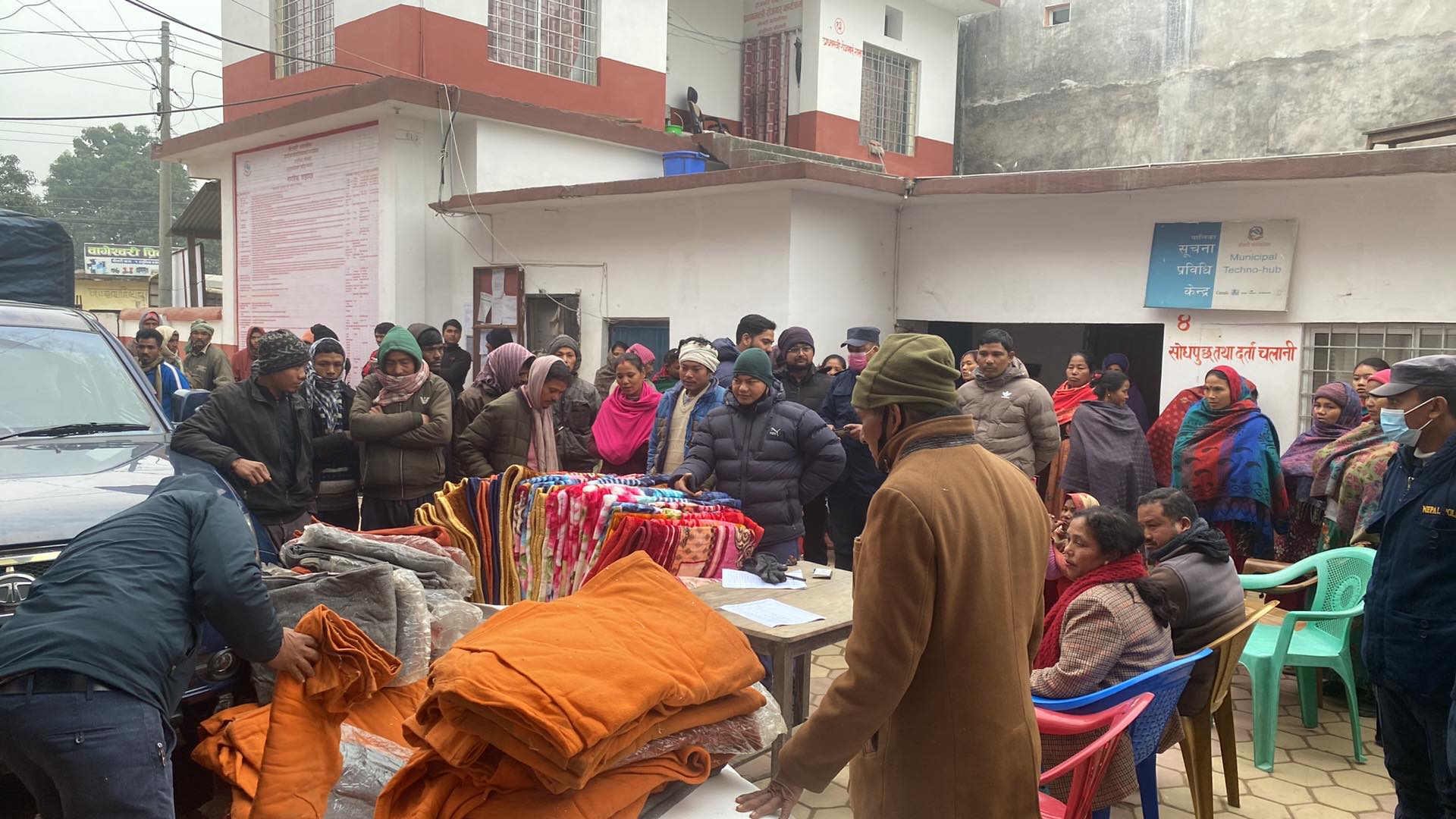 जिल्ला प्रशासनसे कैलारी–३ मे १०० ठो कम्रा वितरण