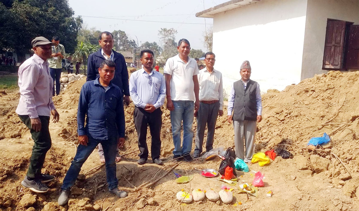 विद्यालयभवनके शिलान्यास