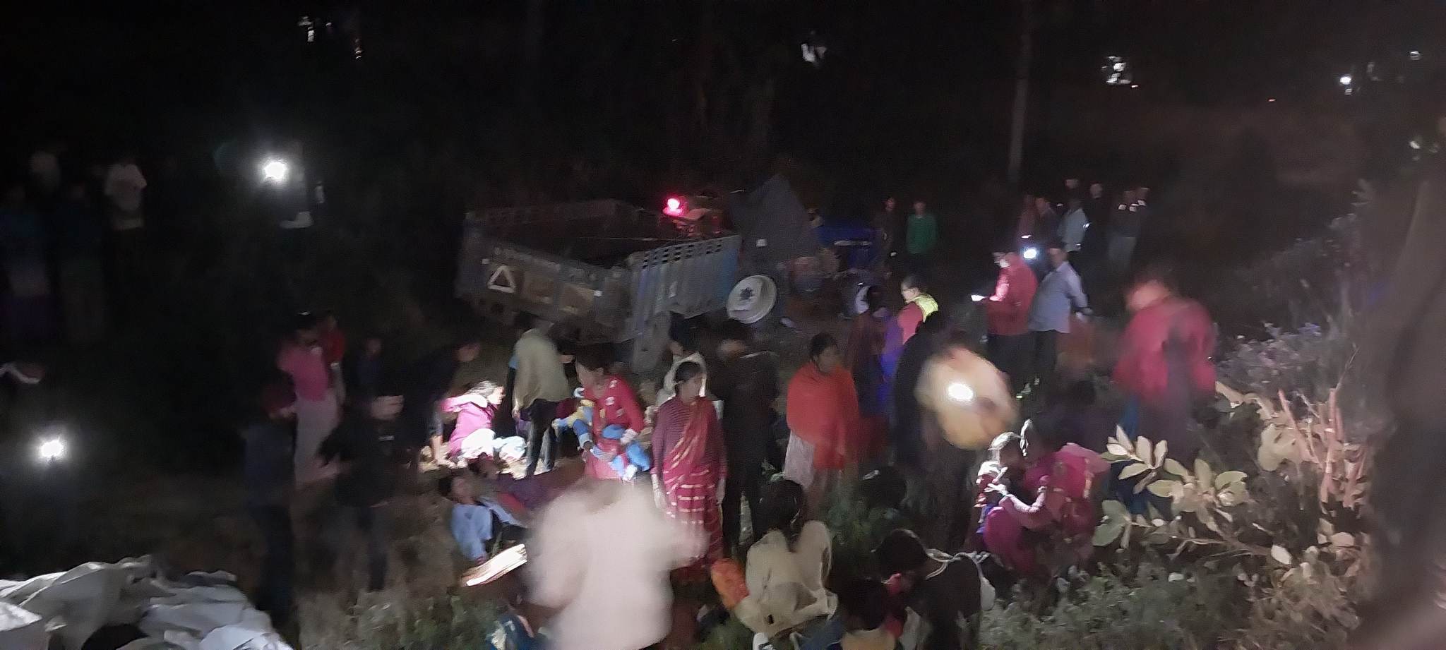 जोशीपुरके हजारीबारामे टयाक्टर दुर्घटना हुके दुई मुनैं