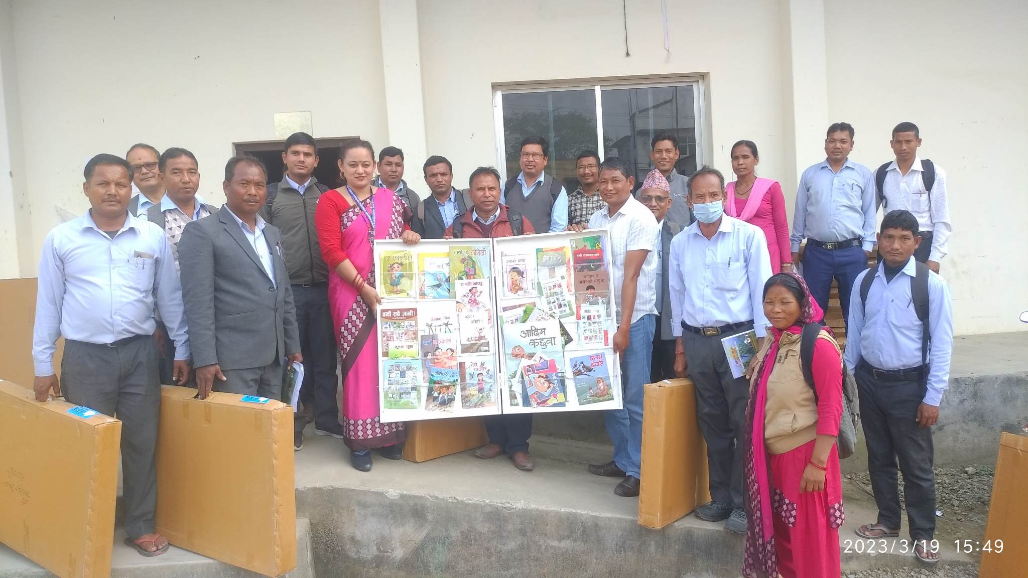 कैलारीके विद्यालयहे बुककेस हस्तान्तरण