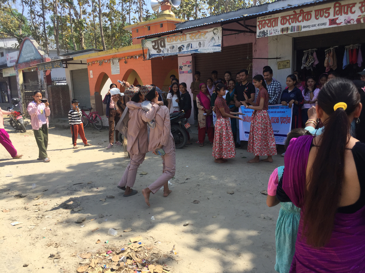 बाल अधिकार चेतना समूहसे जनचेतनामुलक सडक नाटक प्रदर्शन