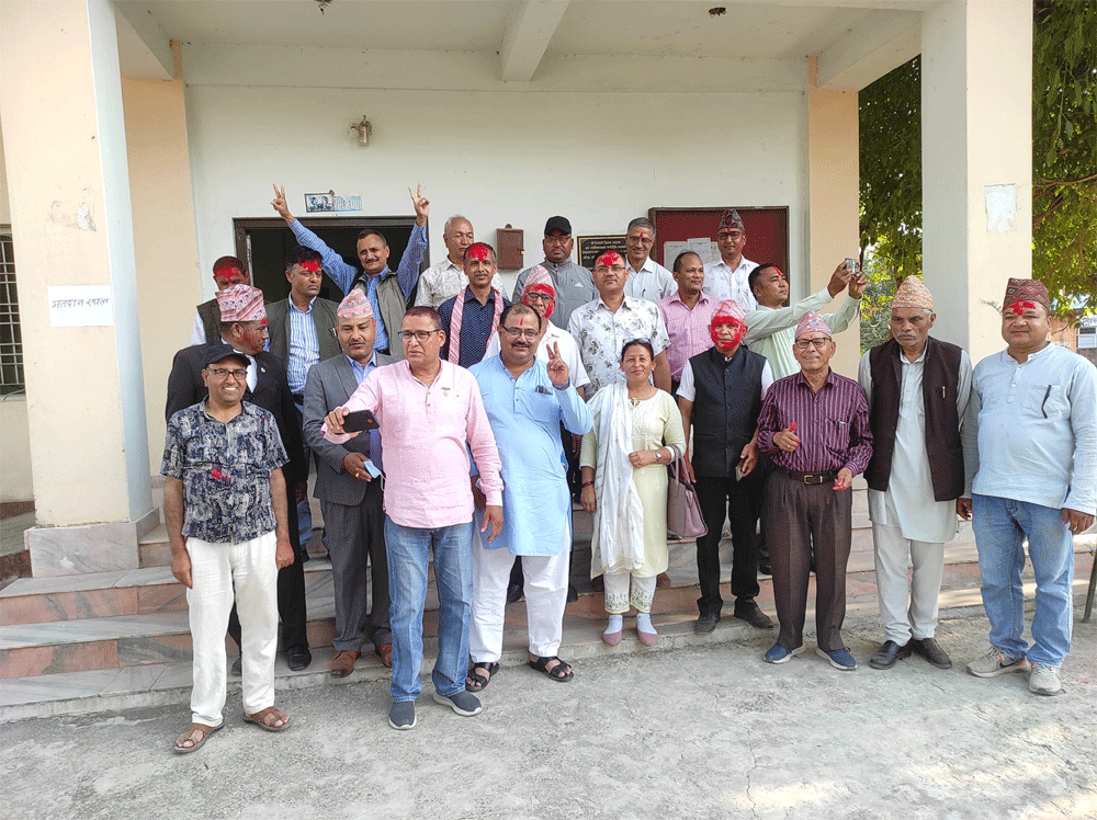 कैलाली जिल्ला वार एशोसिएसनके अध्यक्षमे इन्द्रप्रसाद लेखक