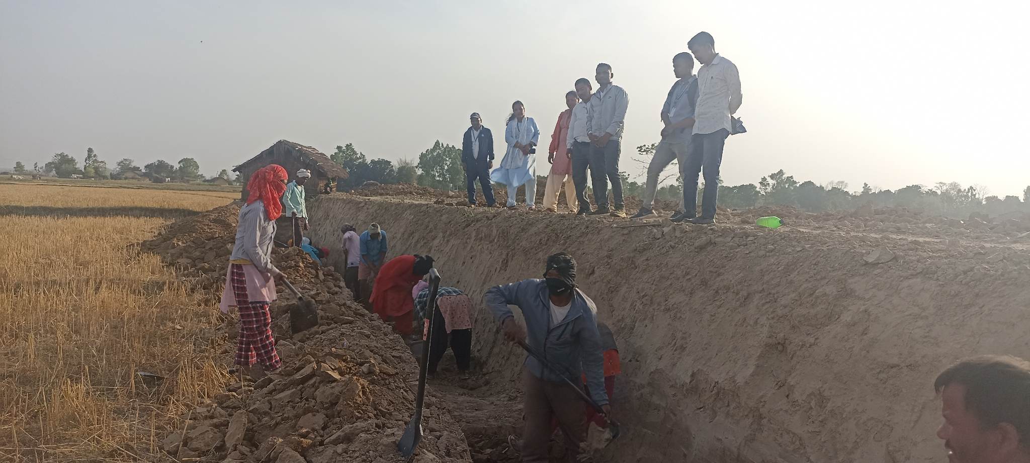 समयमे काम सेक्ना टोलीसे निर्देशन