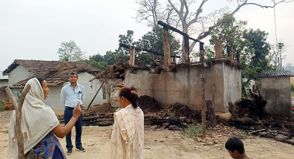 आगलागी घरमे पूर्ण क्षति, धानमालफे नष्ट