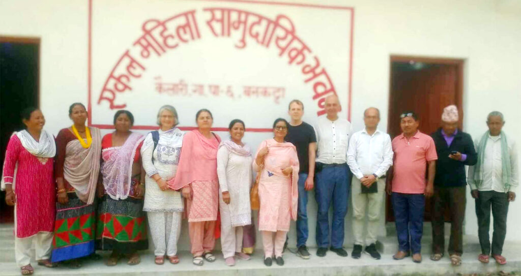 एकल तथा द्वन्द्वपीडित महिला आर्थिक अभावसे गुज्रटी