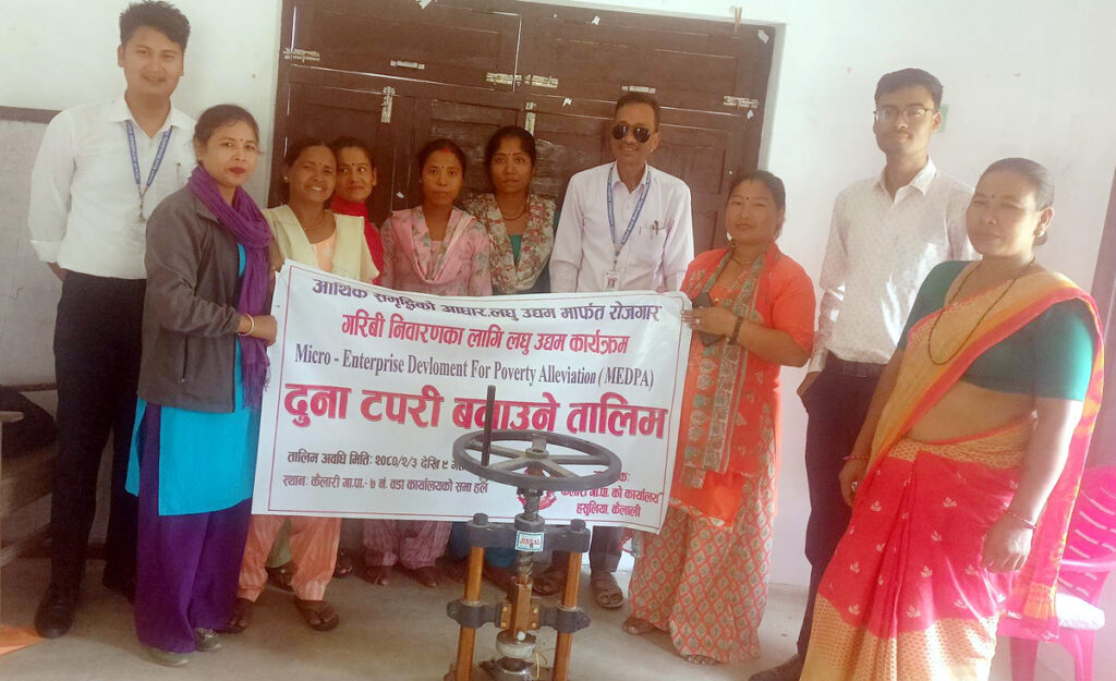 कैलारीमे दुना टपरी बनैना तालिम सुरु