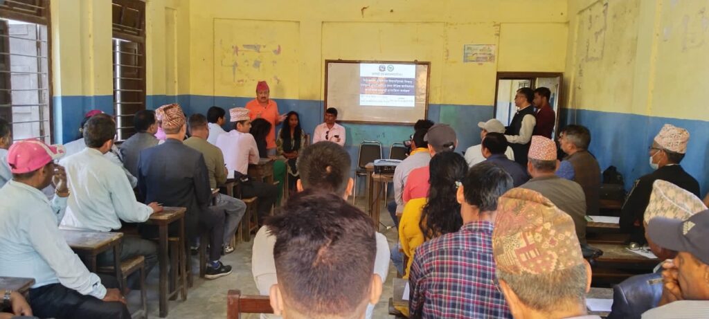 नगरप्रमुख हमालसे सामुदायिक विद्यालयहे १० लाख बराबरके शैक्षिक सामग्री डेना घोषणा