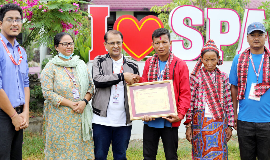 इलेक्ट्रिक बाइक निर्माणकर्ता पारसहे सम्मान