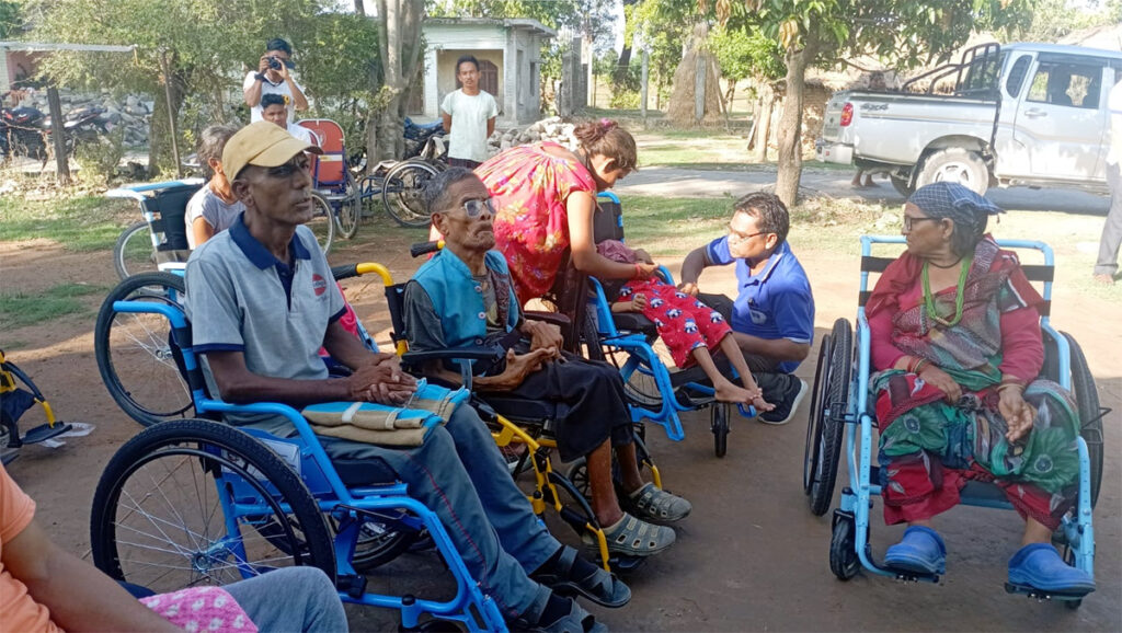 ४० जनहनहे अपाङगता सहायक सामग्री वितरण