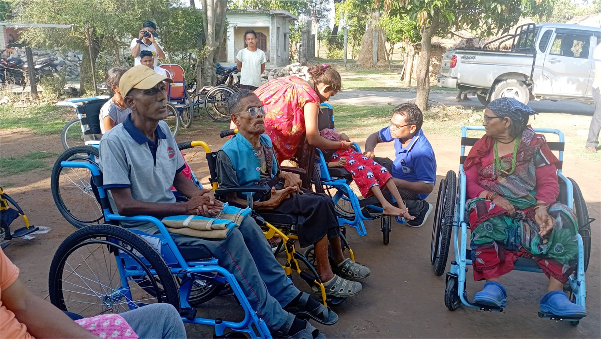 ४० जनहनहे अपाङगता सहायक सामग्री वितरण