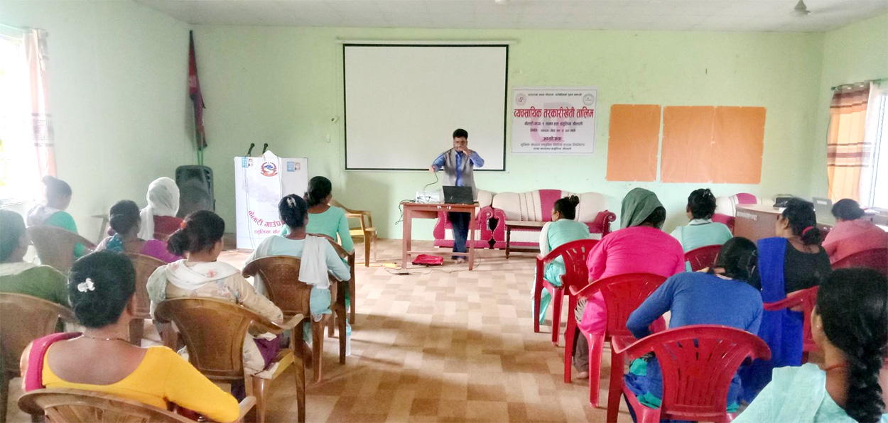 युनिक नेपालसे तरकारी खेती तालिम सञ्चालन