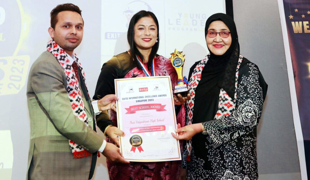 धनगढीके एक्सिस विद्याश्रमहे सिंगापुरमे बेस्ट स्कुल अवार्ड प्रदान