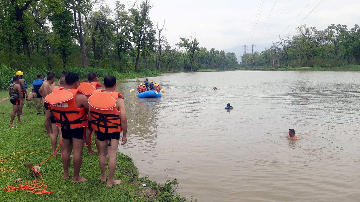 धनगढीके नगर प्रहरीनहे वाटर रेस्क्यु प्रशिक्षण